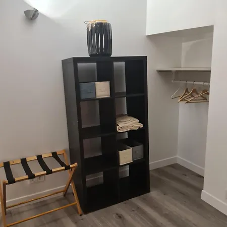 En Face Du Chateau De Nizas, Frühstückspension 3*