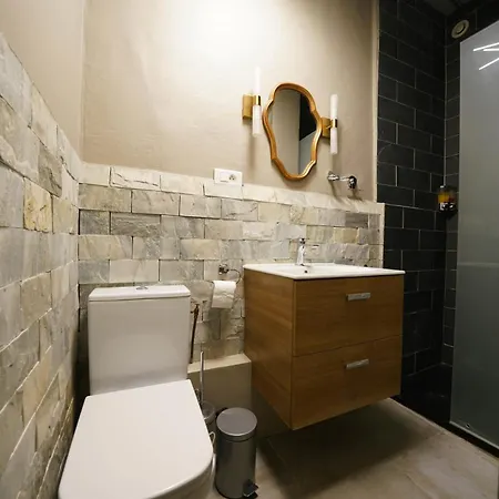 En Face Du Chateau De Nizas, 3*